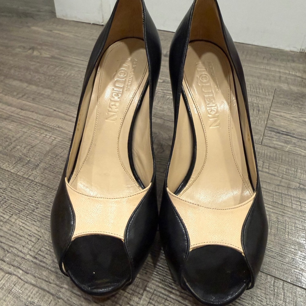 Alexander McQueen Black Cream Leather Peep Toe Platform Pumps 216794 Size 36